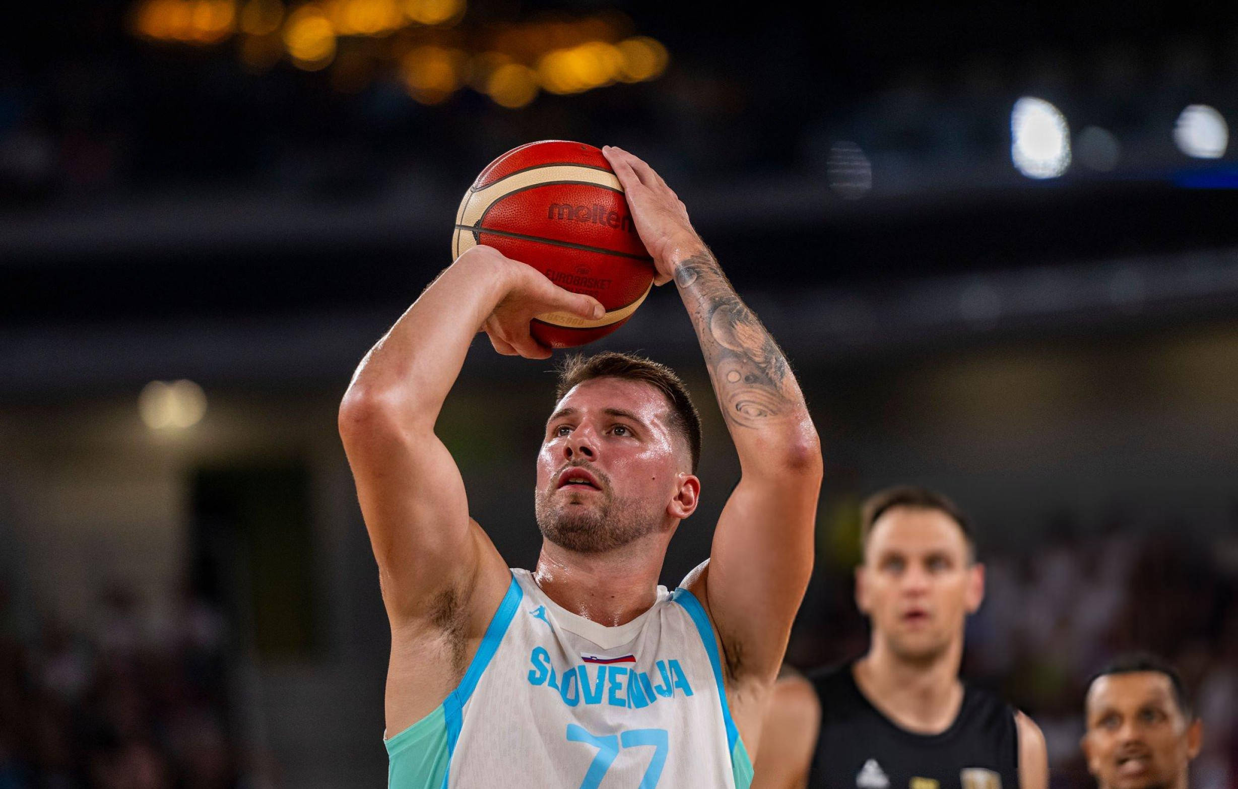 开云-关于东契奇在老鹰比赛中比赛规则变更，比赛局势复杂引发热议！全场沸腾不已的信息-开云