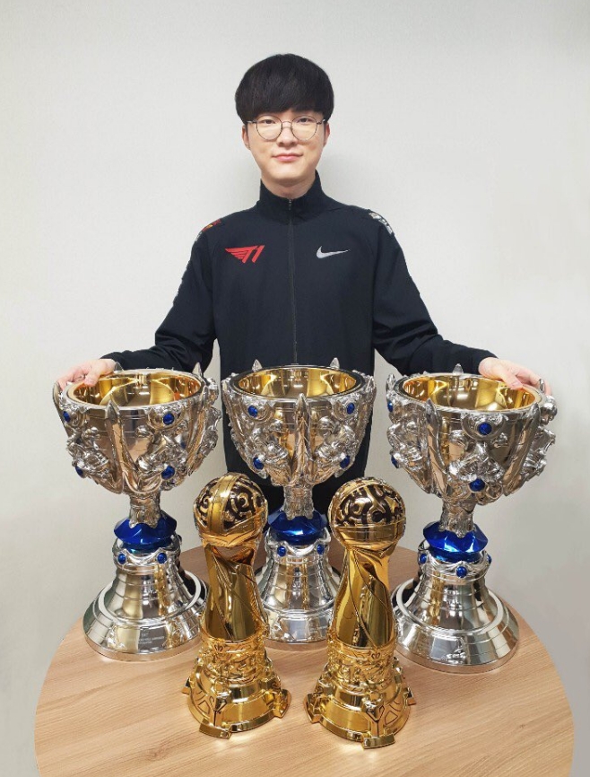 夺冠引发热议!,Faker在塞尔维亚队比赛中最后时刻胜出观众掌声雷动 夺冠引发热议!,Faker在塞尔维亚队比赛中最后时刻胜出观众掌声雷动