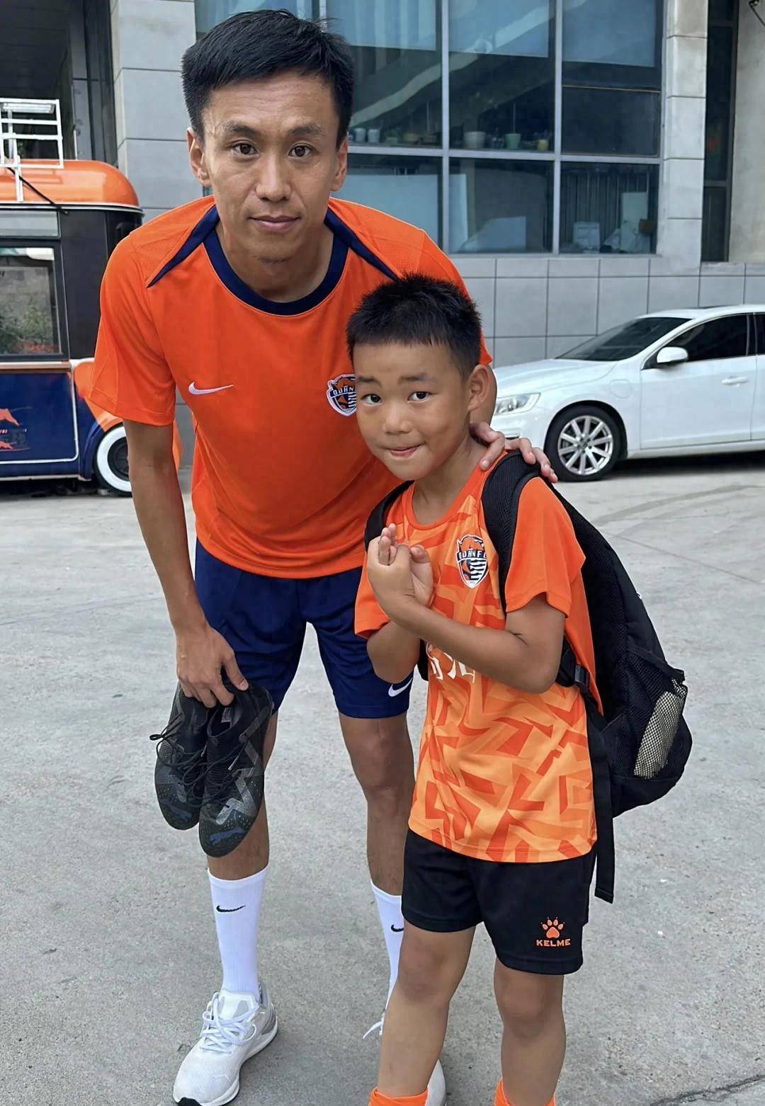 包含成都蓉城发布备战花絮,今晚主帅复盘,荷甲任务艰巨,数据趋势出现新变化的词条 包含成都蓉城发布备战花絮,今晚主帅复盘,荷甲任务艰巨,数据趋势出现新变化的词条