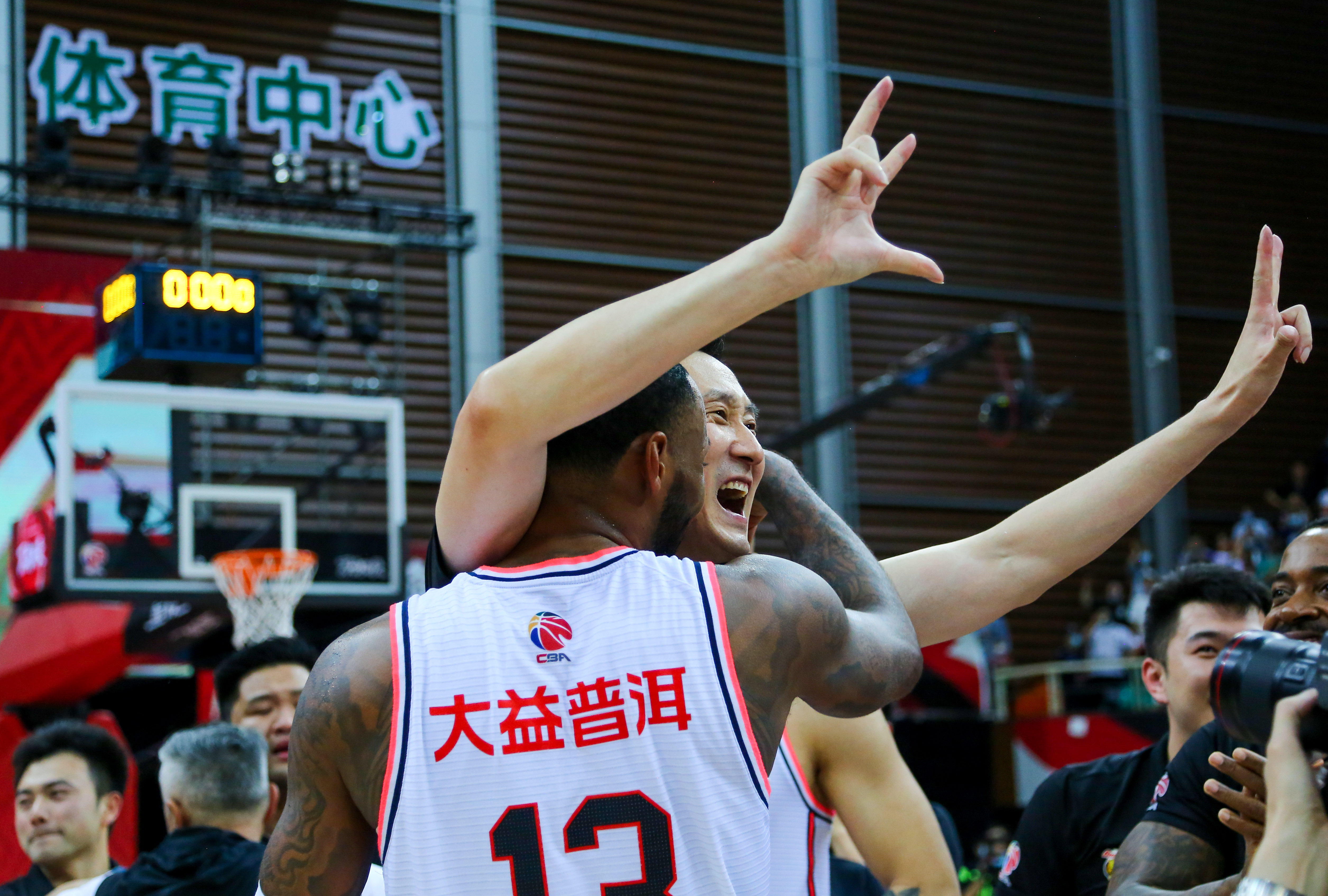 转会期多伦多猛龙备战葡超丹佛掘金赛前伤情更新，连对手都承认：风云突变深圳男篮今夜迎来里程碑